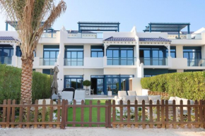 Livbnb - Beachfront 4+1 Villa in Palma Residences